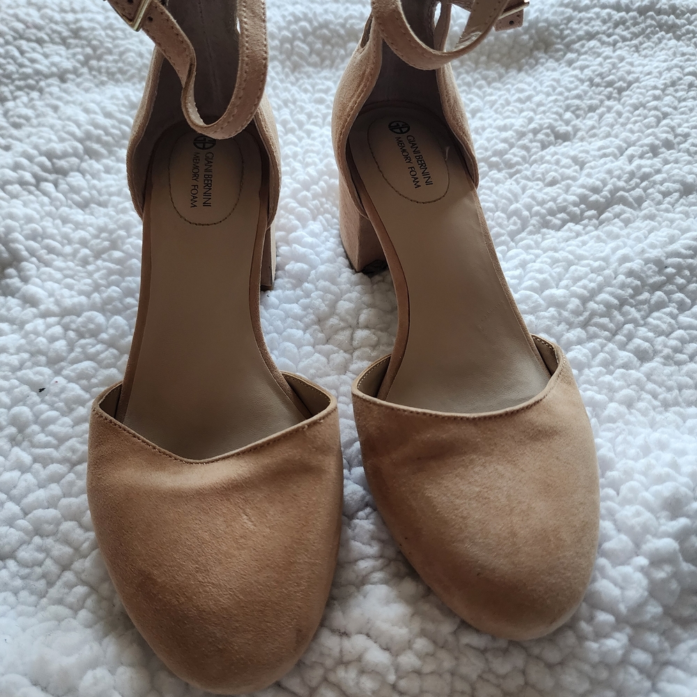 Giani Bernini Tan Suede Heels